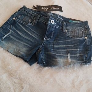 Ariya jean shorts Size 3 NWT